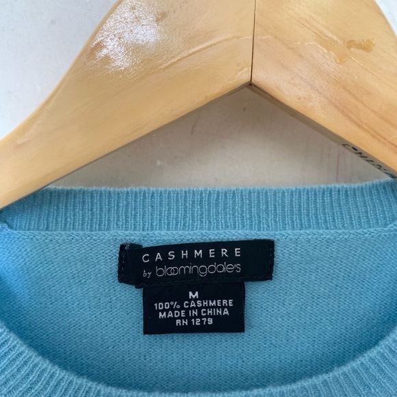 100% Cashmere by Bloomingdales elbow patch sweater - Picture 3 of 3
